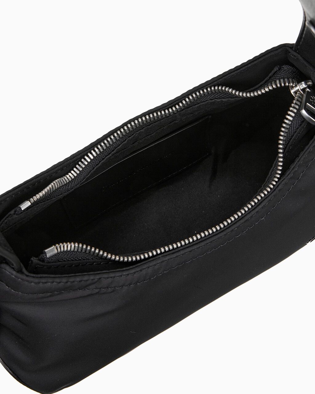 Buy 여성 CKJ 스컬티드 믹스 라운드 숄더백 in color BLACK