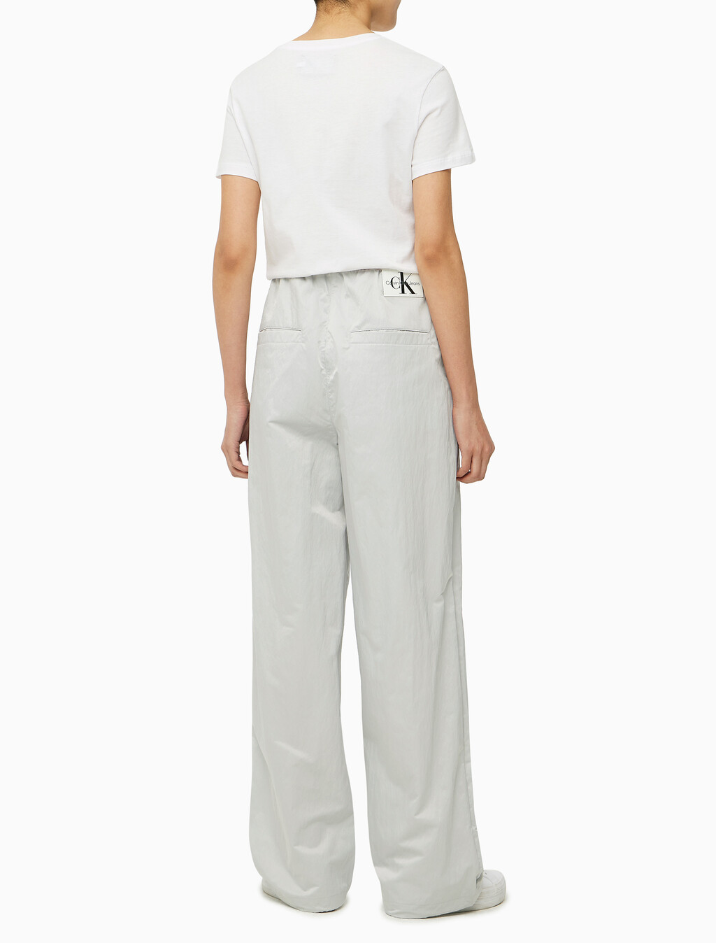 Buy 여성 소프트 크링클 파라슈트 팬츠 in color WHITE