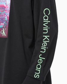Buy 남성 하이퍼 리얼 랜드스케이프 긴팔 티셔츠 in color CK BLACK