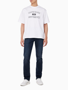 Buy 남성 릴렉스핏 뉴욕 바시티 로고 반팔 티셔츠 in color BRILLIANT WHITE
