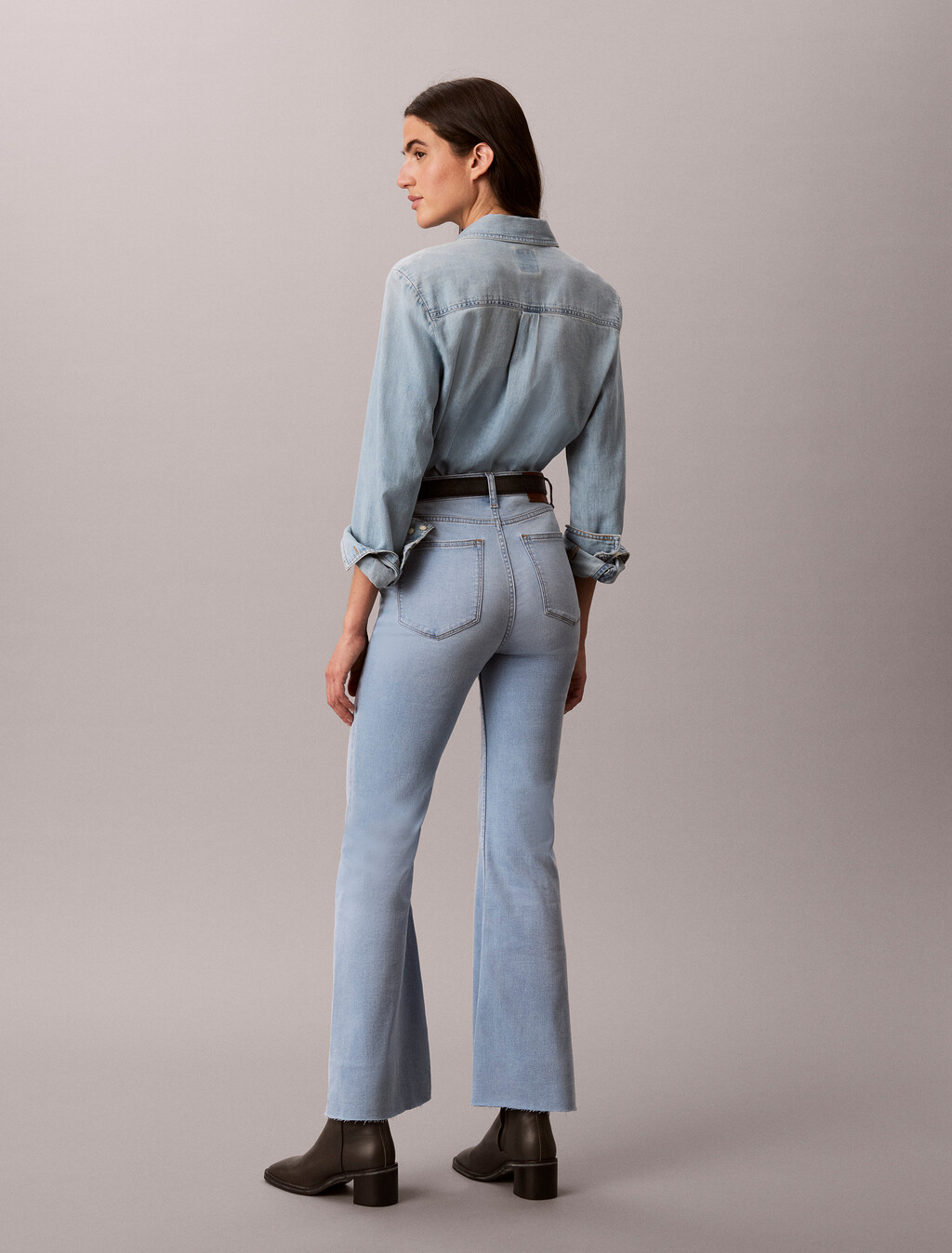 Buy 여성 아시아 하이라이즈 플레어 데님 in color Light Blue