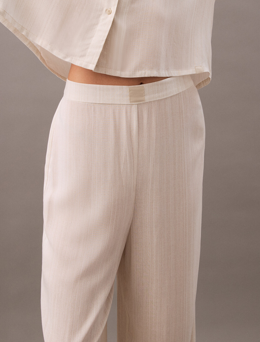 Buy 여성 우븐 비스코스 팬츠 in color TEXTURED STRIPE PELICAN