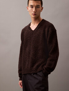 Buy 남성 롱슬리브 청키 울 브이넥 스웨터 in color KHAKI