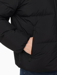 Buy 남성 릴랙스드 숏 다운 푸퍼 in color BLACK