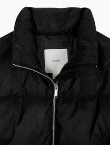 Buy 여성 AOP 로고 자카드 다운 자켓 in color BLACK