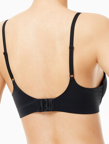 Buy 여성 캘빈 클라인 리퀴드 터치 푸쉬업 플런지 브라 in color BLACK