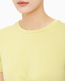 Buy 여성 트위스트 크롭 반팔티 in color YELLOW SAND