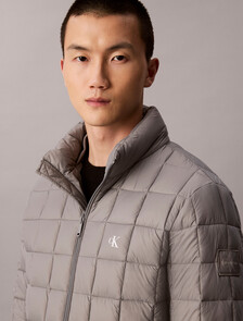 Buy 남성 울트라라이트 나일론 퀼티드 패딩 자켓 in color Brown
