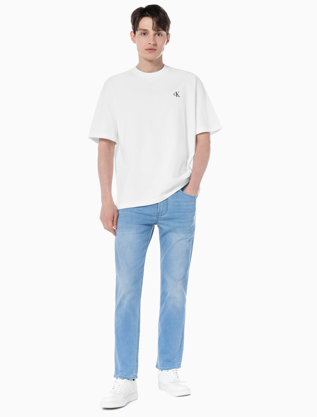 Buy 남성슬림 스트레이트 핏 크롭 라이트블루 37.5 기능성 데님 in color CHALKY BLUE