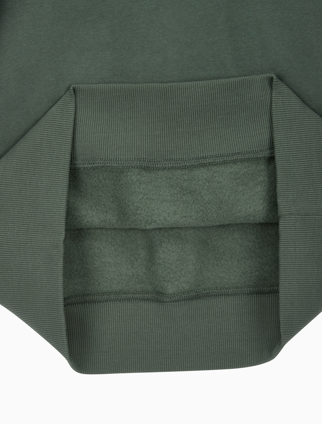 Buy 남성 레귤러핏 CK 뱃지 로고 기모 스웨트셔츠 in color KHAKI