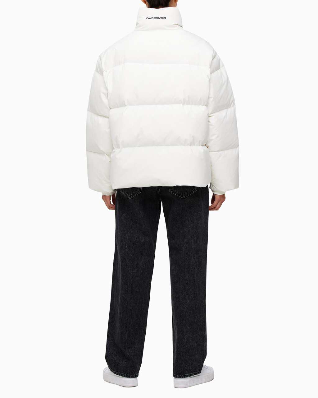 Buy 여성 숏 렝스 스탠드 카라 푸퍼 다운 재킷 in color WHITE