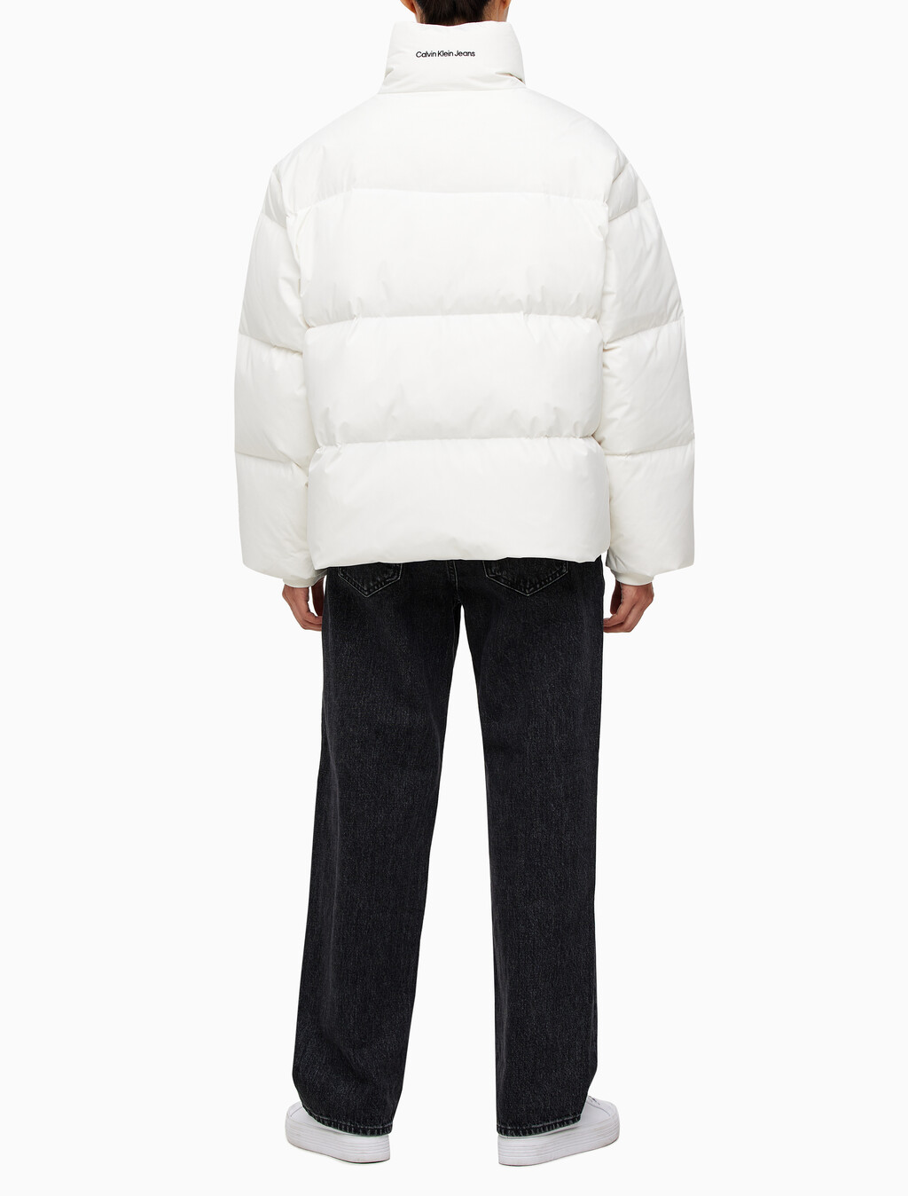 Buy 여성 숏 렝스 스탠드 카라 푸퍼 다운 재킷 in color WHITE