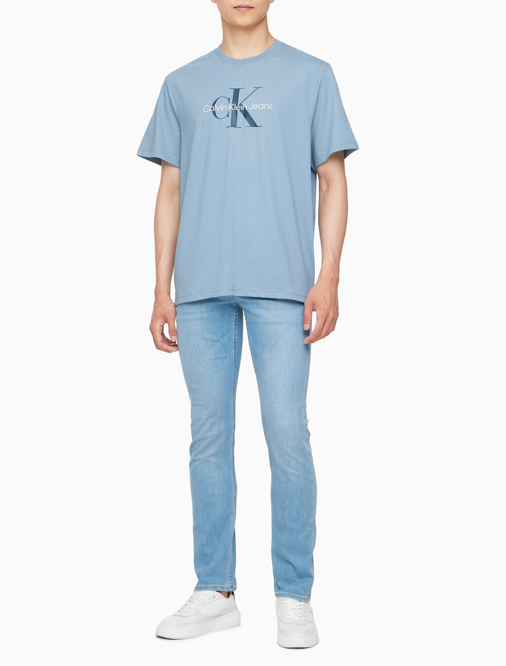 Buy 남성 레귤러핏 히어로 모노그램 로고 반팔 티셔츠 in color BLUE