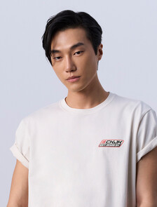Buy Jung Kook for Calvin Klein  남성 릴렉스 핏 뱃지 로고 반팔 티셔츠 in color TOFU