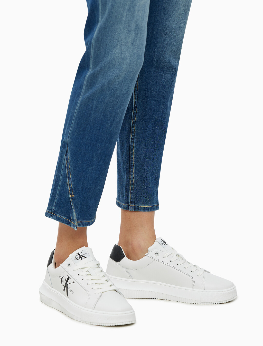 Buy 여성 말모 스니커즈 YW00823 in color ANCIENT WHITE/BLACK