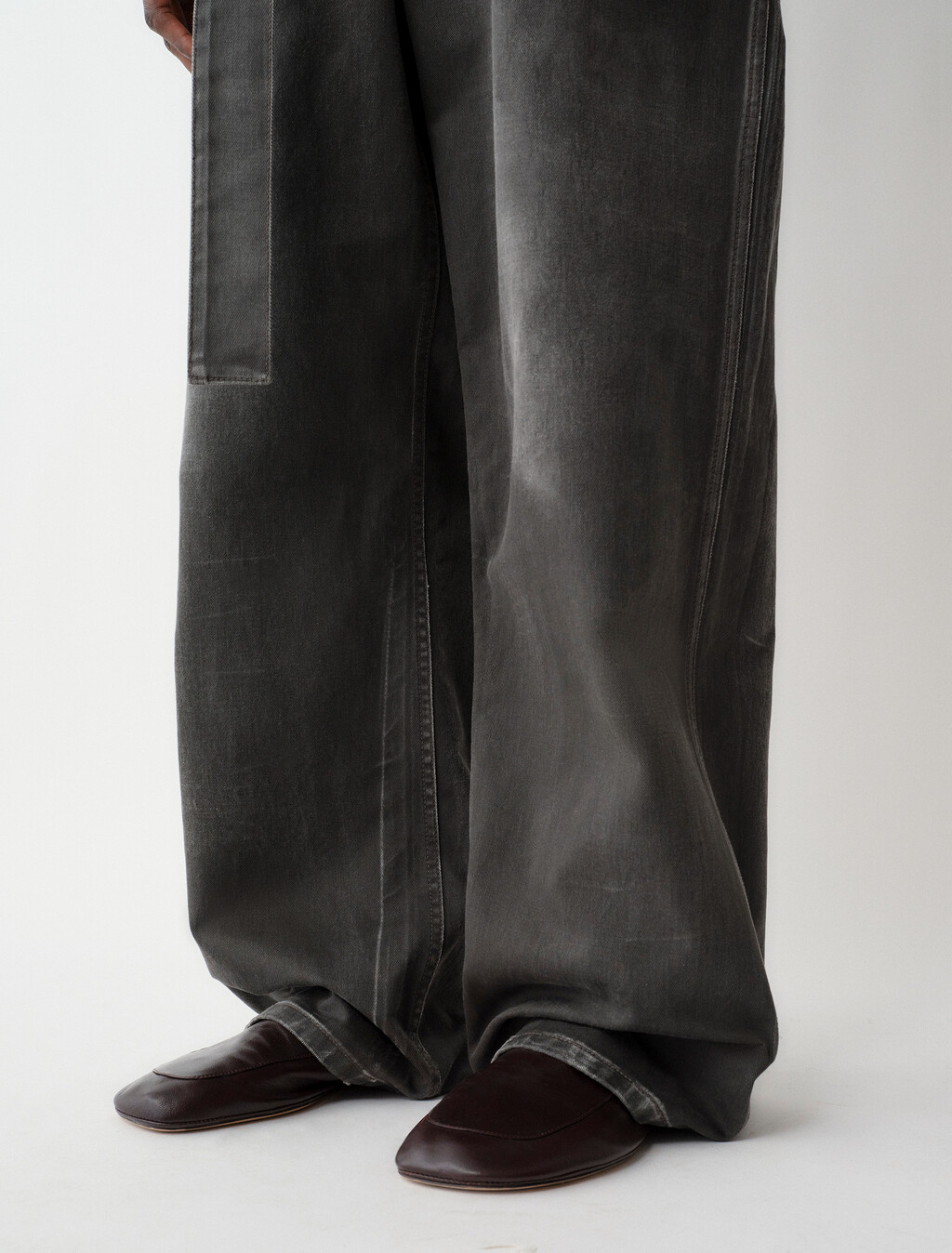 Buy VELA MAN - ART HORSE DEAN in color CURRANT