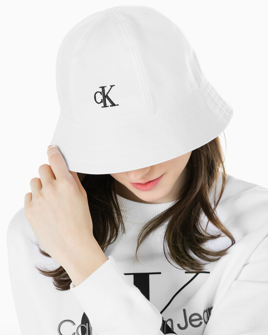 남녀공용 CK 엠브로이더리 로고 버킷햇