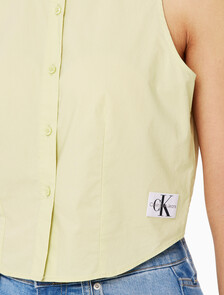 Buy 여성 우븐 라벨 슬리브리스 셔츠 in color GREEN