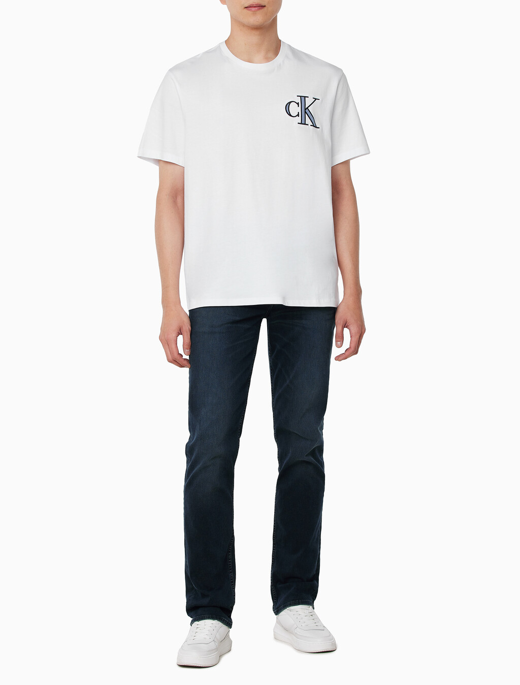 Buy 남성 릴렉스핏 바시티 CK 로고 패치 반팔 티셔츠 in color BRILLIANT WHITE