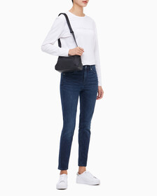 Buy 여성 CKJ 스컬티드 믹스 라운드 숄더백 in color BLACK