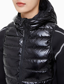 Buy 여성 슬림핏 다운 베스트 in color BLACK