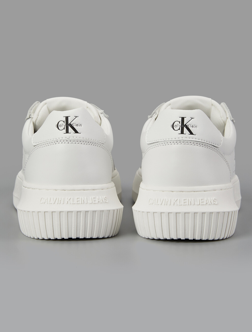 Buy CKJ 말모 플랫폼 스니커즈 in color WHITE
