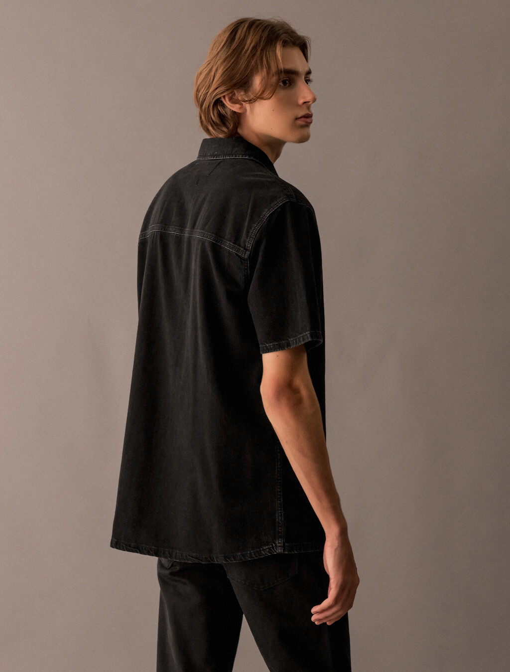 Buy 남성 데님 캠프 반팔 셔츠 in color WASHED BLACK LOGO LACE