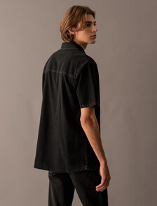 Buy 남성 데님 캠프 반팔 셔츠 in color WASHED BLACK LOGO LACE