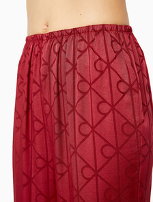 Buy 여성 샤인 새틴 자카드 AOP 팬츠 in color Red