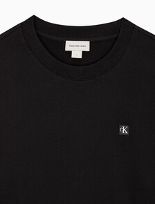 Buy 남성 레귤러핏 CK 뱃지 로고 스웻셔츠 in color CK BLACK