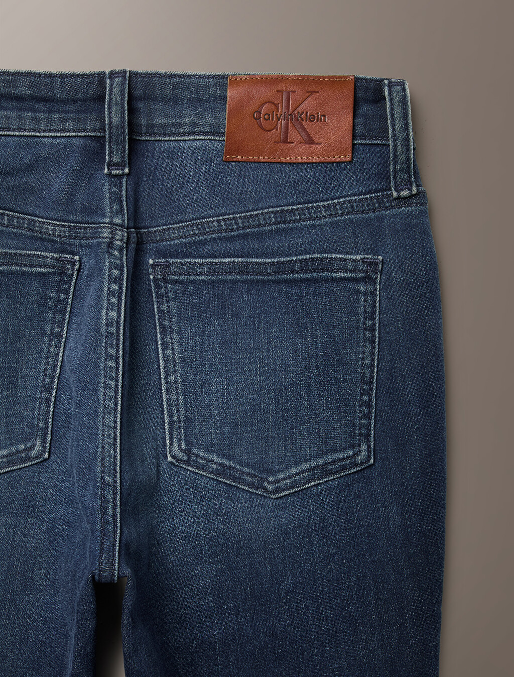 Buy 여성 슬림 스트레이트 다크블루 데님 in color Dark Wash