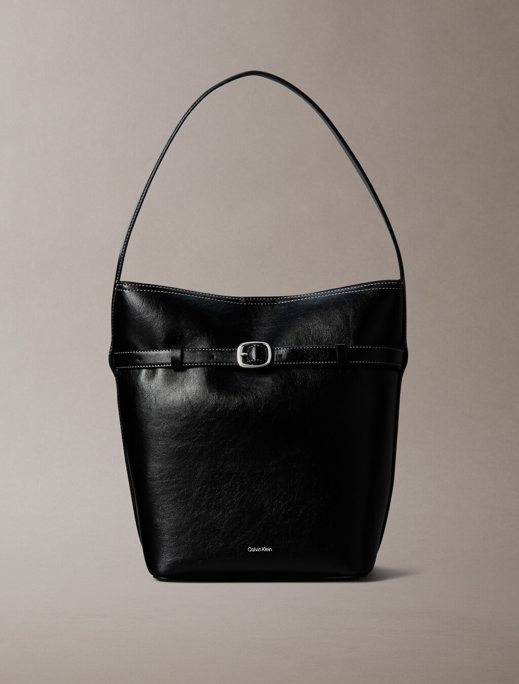 Buy 여성 버클 미디움 버킷 백 in color BLACK