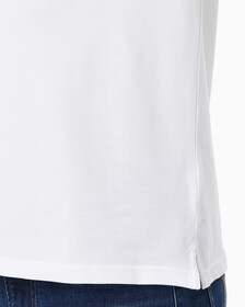Buy 남성 슬림핏 CK 뱃지 로고 반팔 폴로 티셔츠 in color BRIGHT WHITE