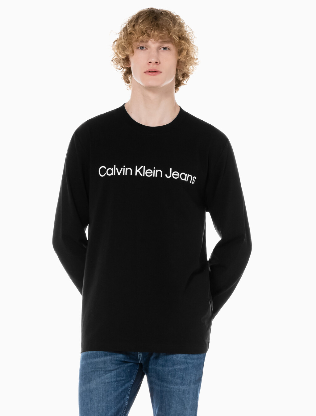Buy 남성 레귤러핏 인스티튜셔널 긴팔 티셔츠 in color CK BLACK