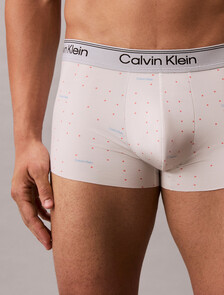 Buy 남성 마이크로 스트레치 로우 라이즈 트렁크 in color Ivory