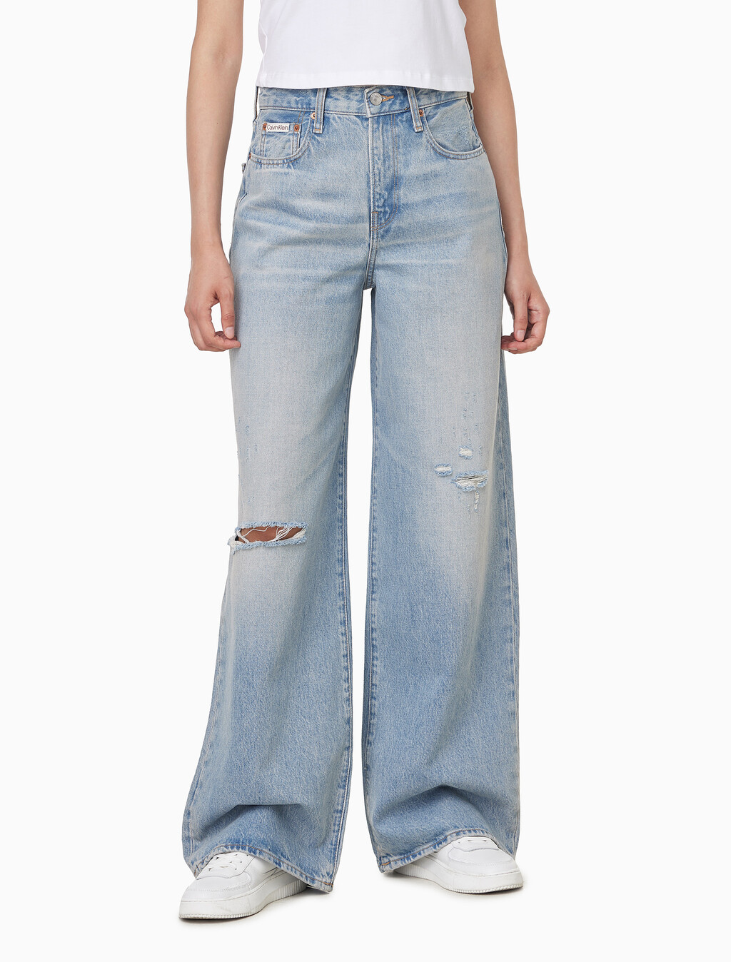 Buy 여성 와이드 레그핏 미드 미드 블루 데님 in color MID BLUE