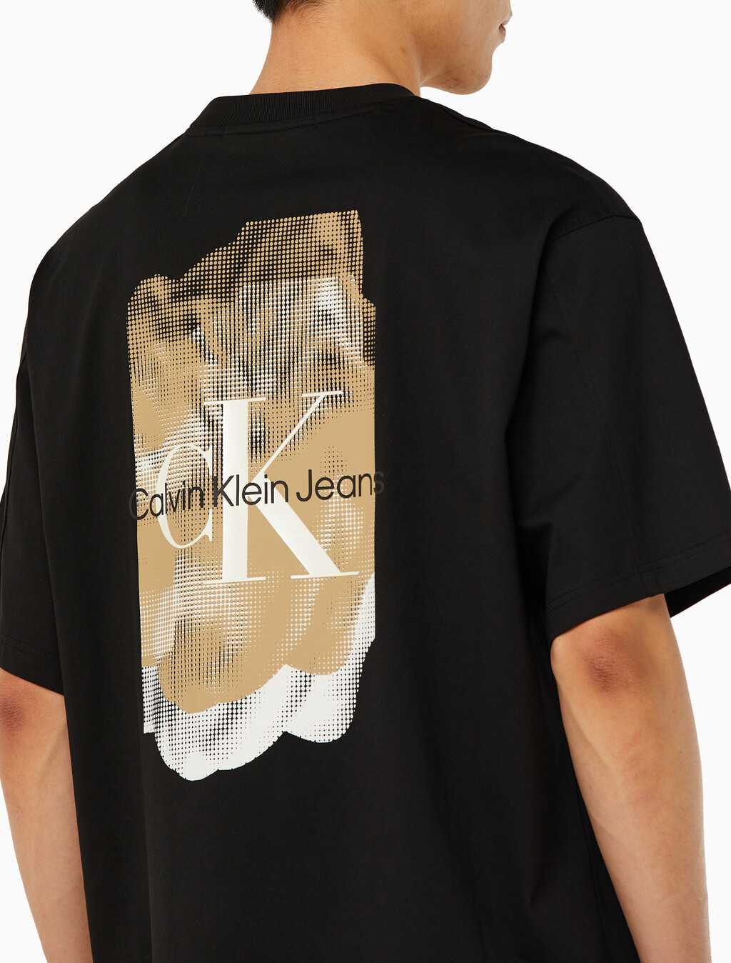 Buy 남성 릴렉스핏 그래픽 기능성 반팔 티셔츠 in color CK BLACK