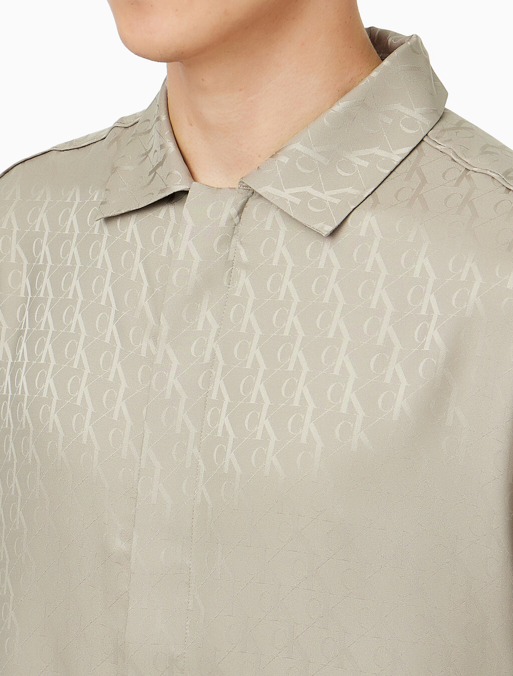 Buy 남성 샤인 새틴 자카드 롱슬리브 탑 in color KHAKI BEIGE