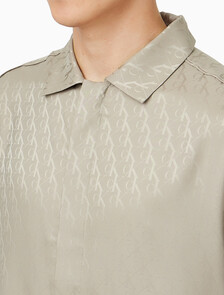 Buy 남성 샤인 새틴 자카드 롱슬리브 탑 in color KHAKI BEIGE