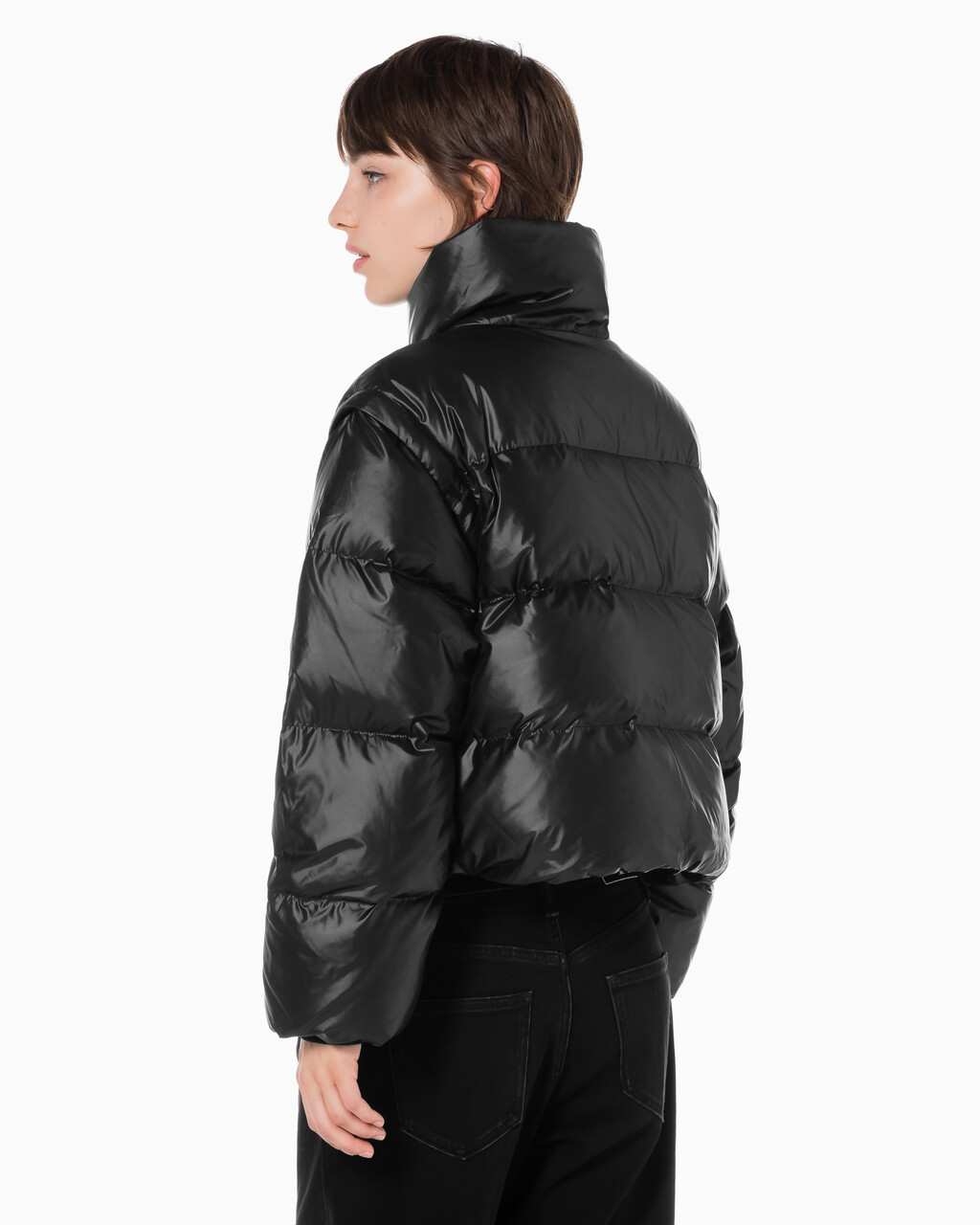 Buy 여성 글로시 디터쳐블 크롭 다운 푸퍼 in color CK BLACK