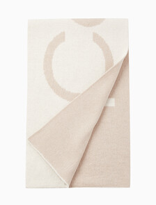 Buy 남녀공용  투톤 볼드 로고 울 머플러 in color CHALK