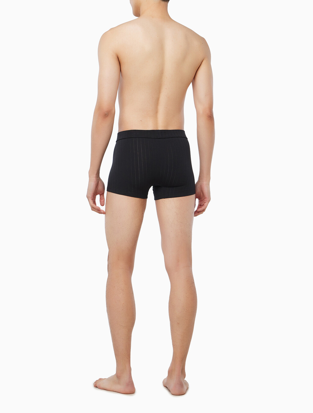 Buy 남성 헤리티지 크레스트 트렁크 in color BLACK