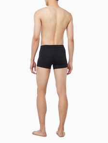 Buy 남성 헤리티지 크레스트 트렁크 in color BLACK