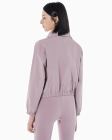 Buy 여성 리플렉티브 로고 레귤러 핏 윈드브레이커 in color GRAY ROSE
