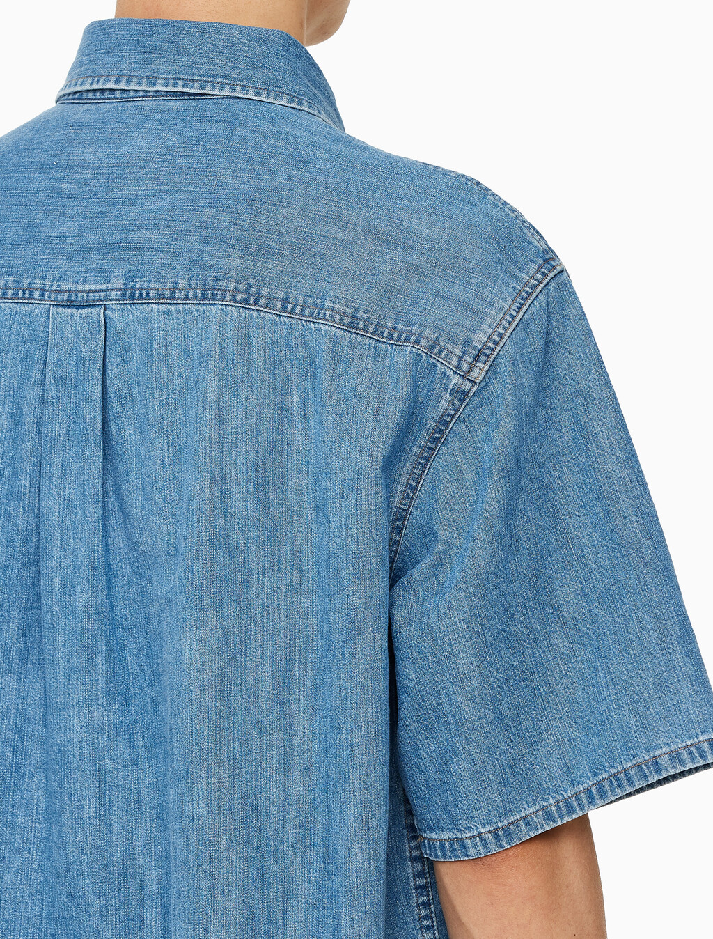 Buy 남성 캠프 반팔 데님 셔츠 in color MID BLUE BACK EMBRO