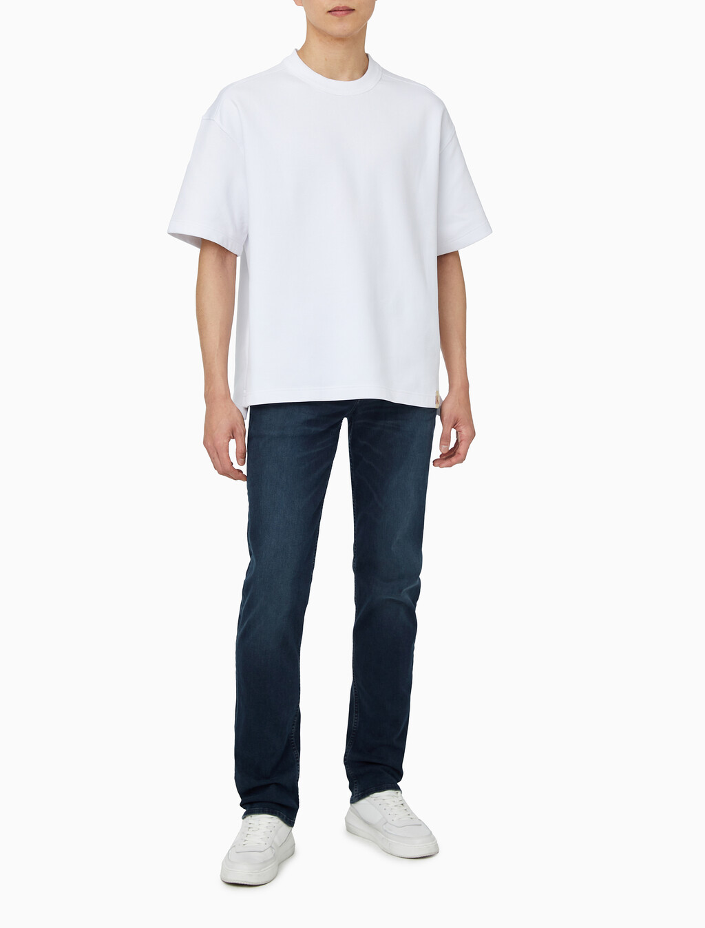 Buy 남성 릴렉스핏 텍스처드 피케 로고 반팔 티셔츠 in color BRILLIANT WHITE