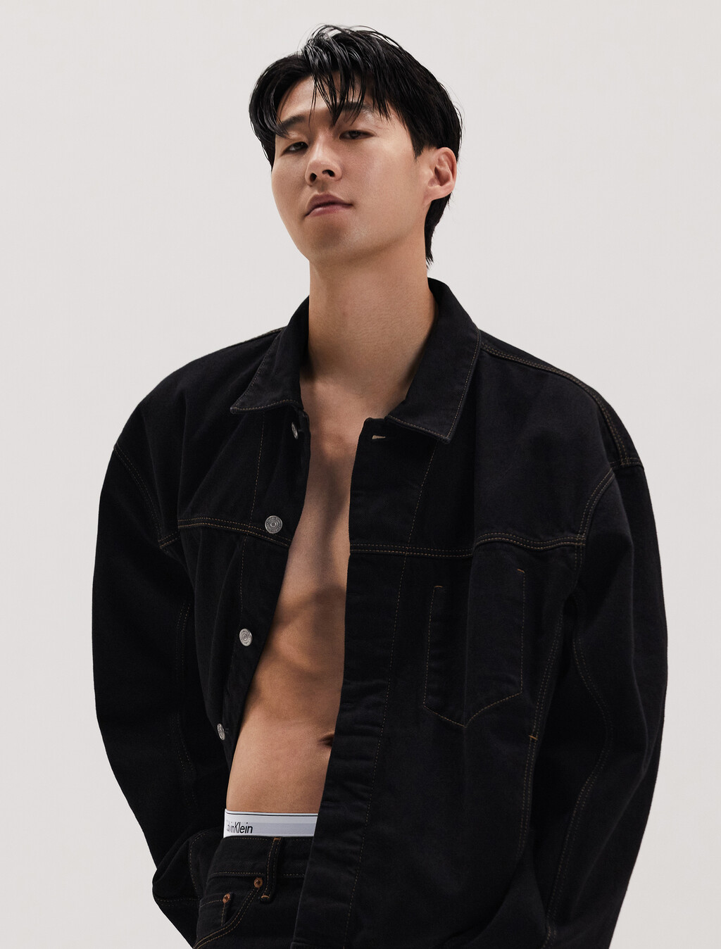 Buy [손흥민 캡슐] 남성 릴렉스 데님트러커 in color BLACK