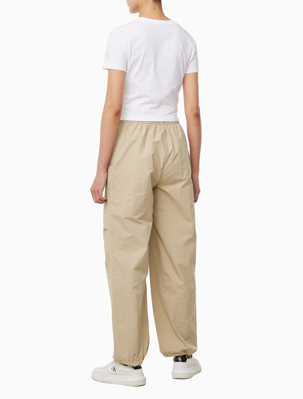 Buy 여성 크링클 나일론 파라슈트 팬츠 in color WHITE PEPPER