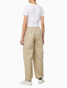 Buy 여성 크링클 나일론 파라슈트 팬츠 in color WHITE PEPPER