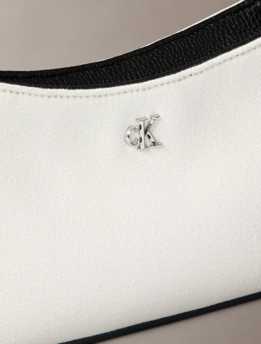 Buy 여성 하드웨어 모노그램 캔버스 스몰 숄더 백 in color Ivory